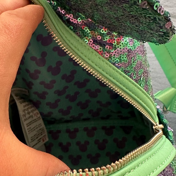 Disney loungefly backpack - Picture 6 of 7